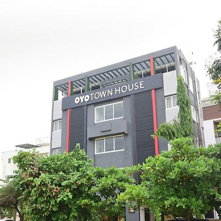 Townhouse Airport Road Hotel Yelahanka Exterior foto