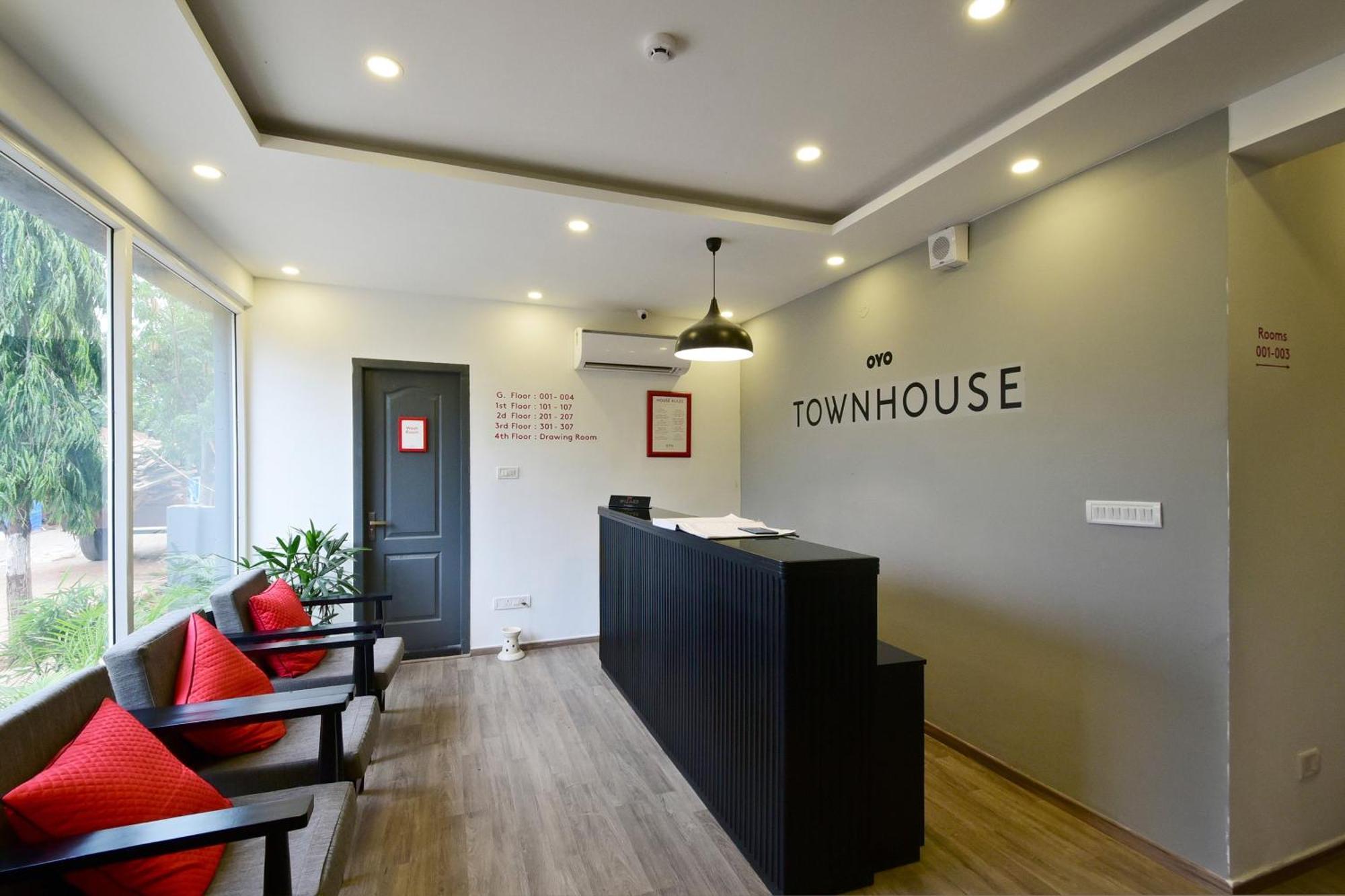 Townhouse Airport Road Hotel Yelahanka Exterior foto