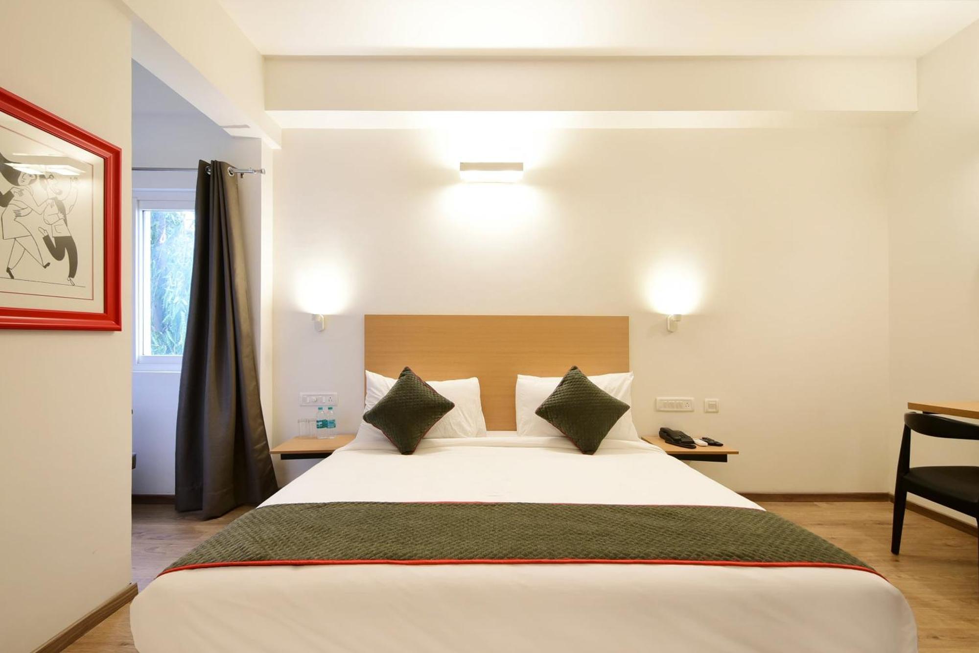 Townhouse Airport Road Hotel Yelahanka Exterior foto