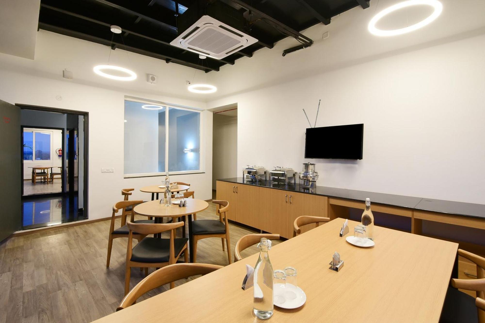 Townhouse Airport Road Hotel Yelahanka Exterior foto