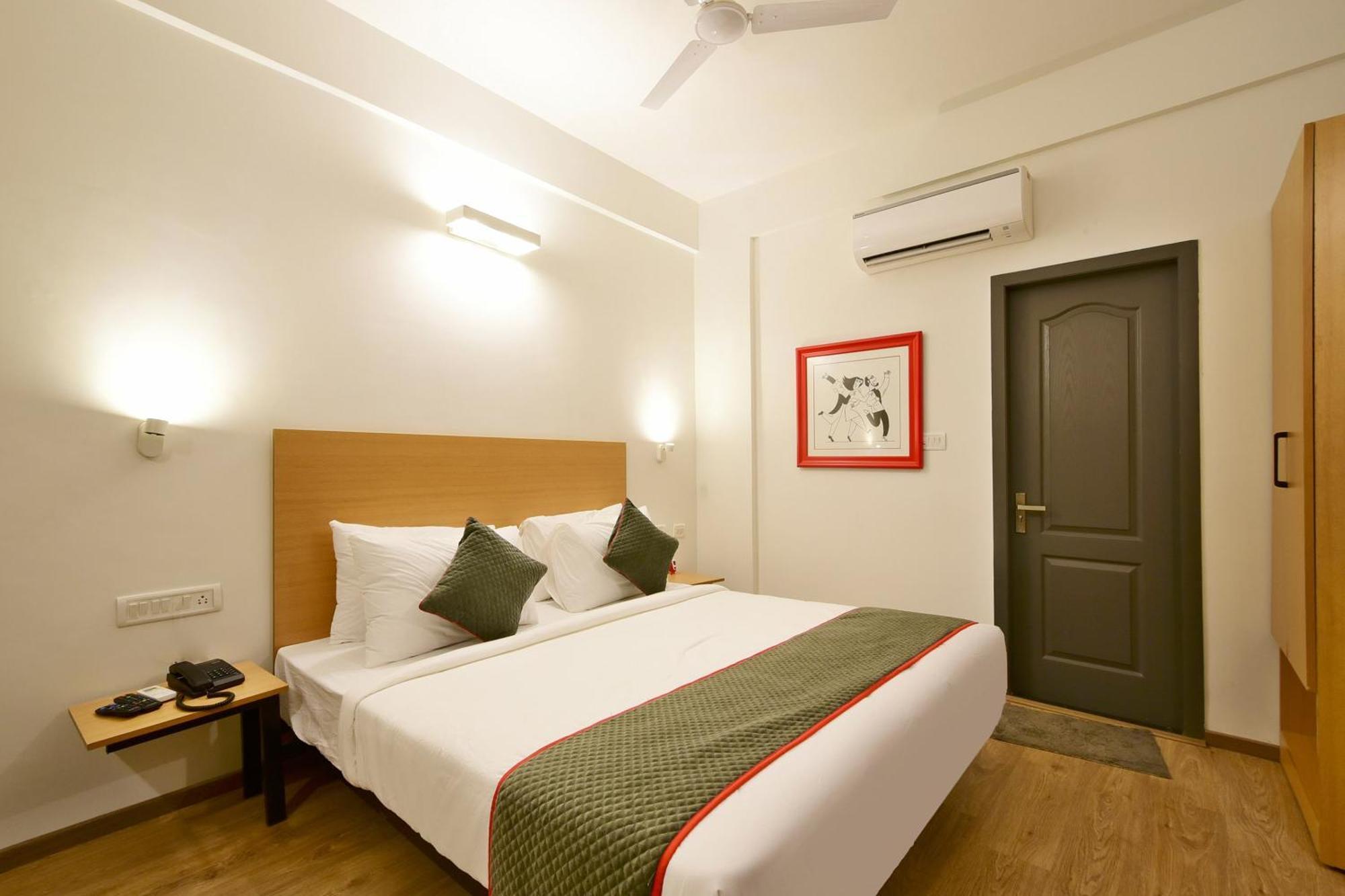Townhouse Airport Road Hotel Yelahanka Exterior foto