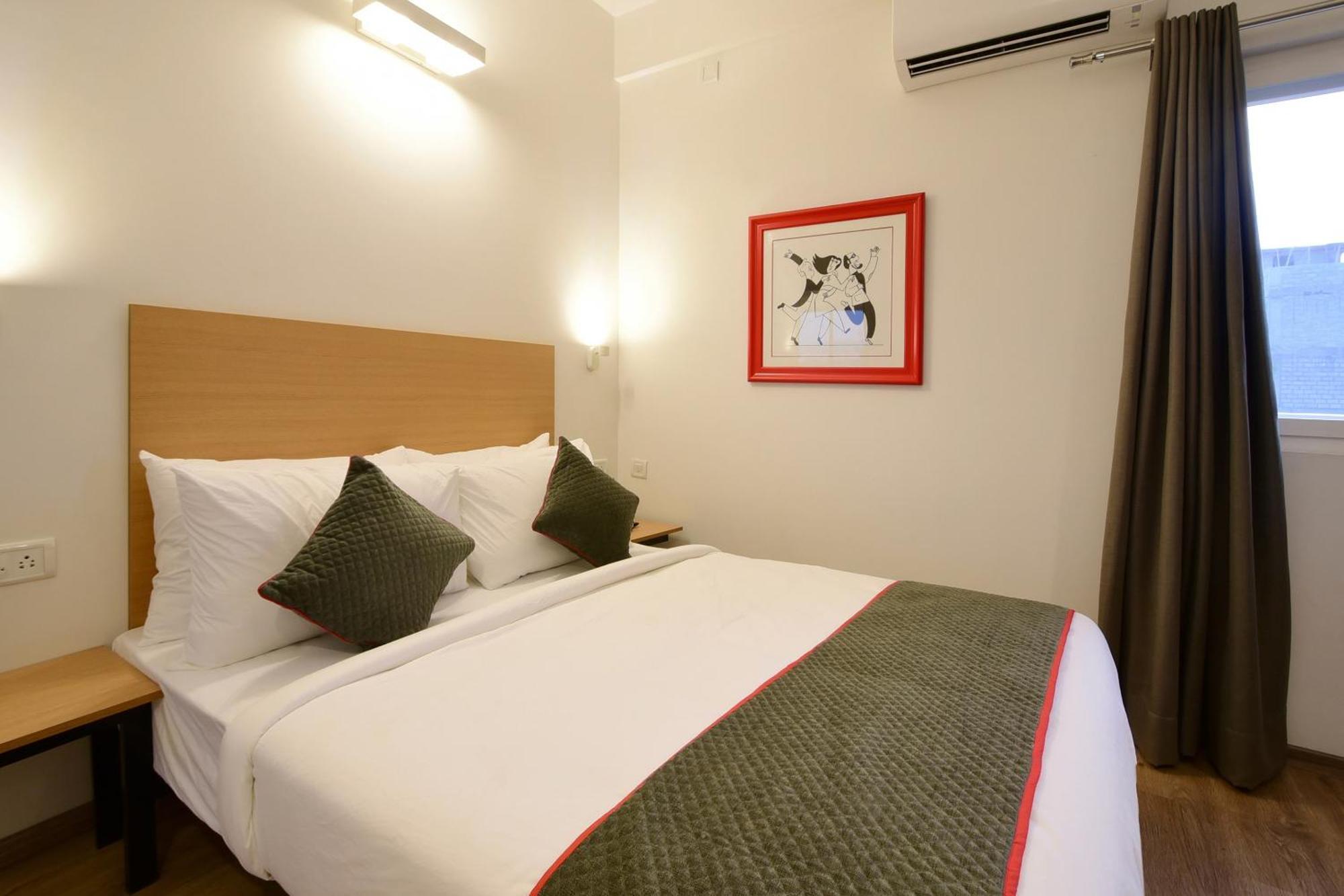 Townhouse Airport Road Hotel Yelahanka Exterior foto