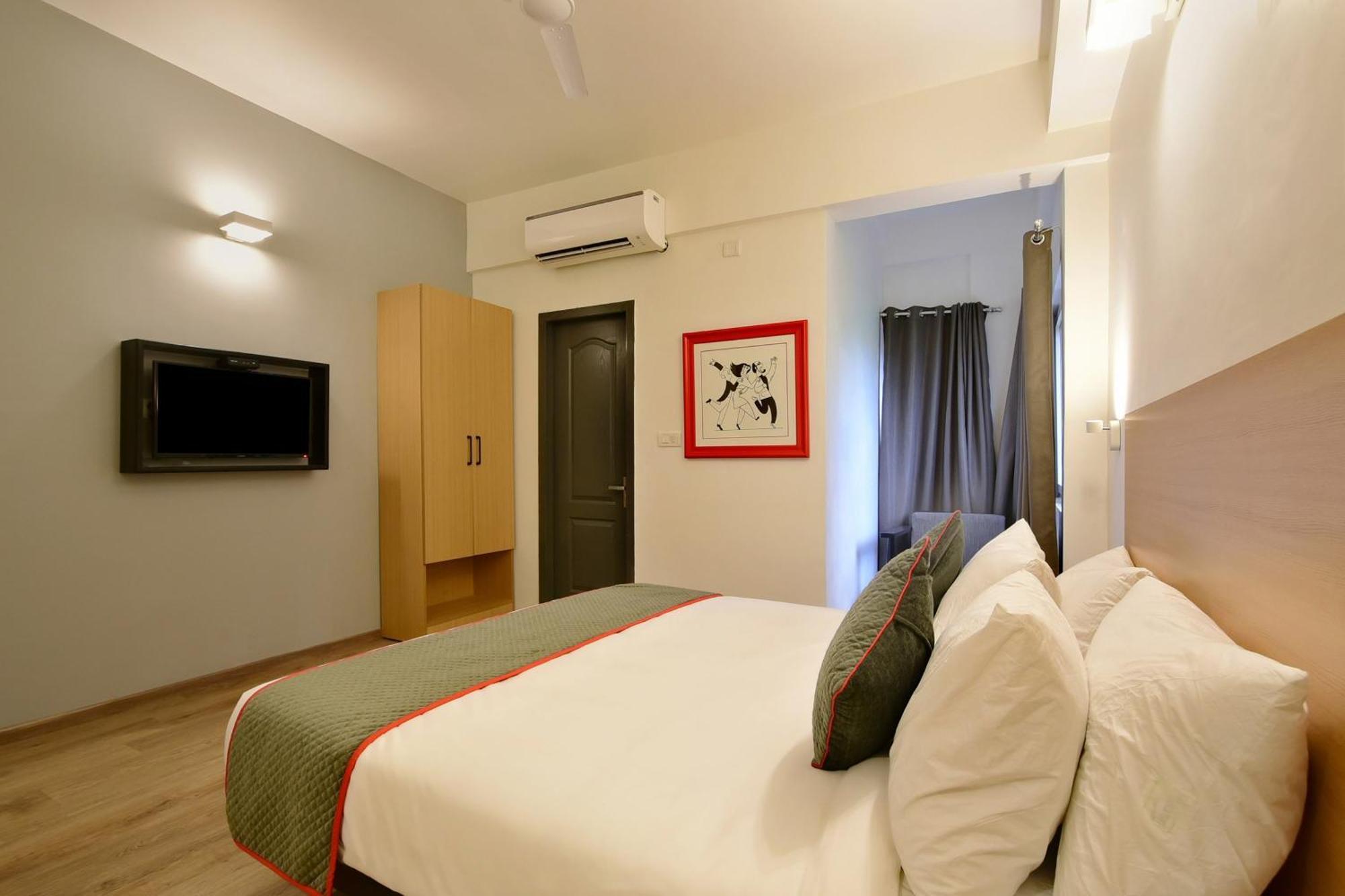 Townhouse Airport Road Hotel Yelahanka Exterior foto