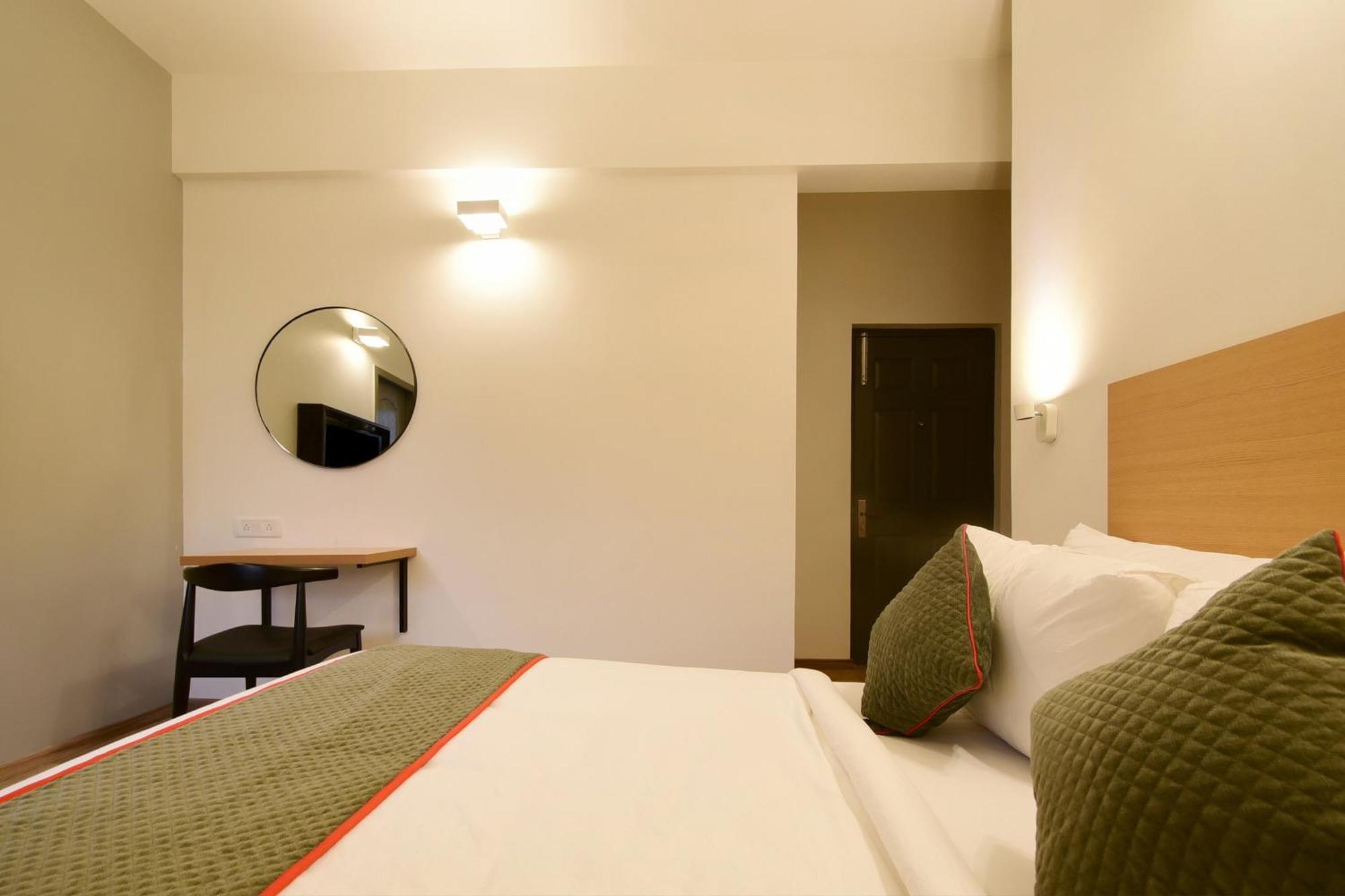 Townhouse Airport Road Hotel Yelahanka Exterior foto