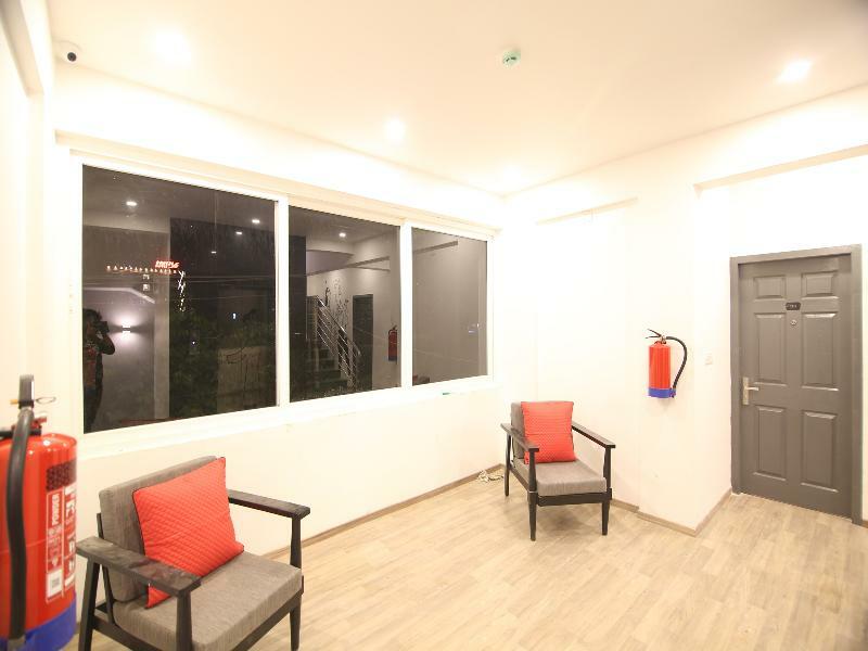 Townhouse Airport Road Hotel Yelahanka Exterior foto