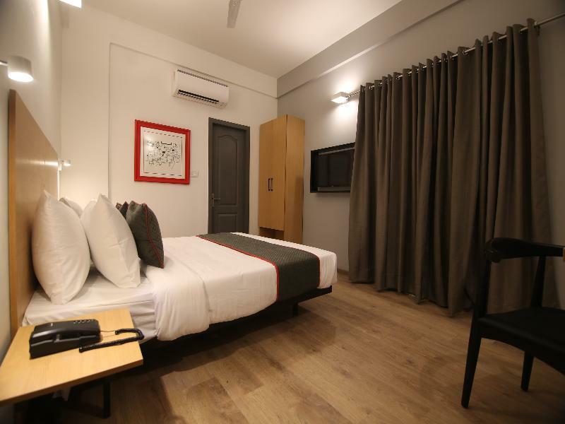Townhouse Airport Road Hotel Yelahanka Exterior foto