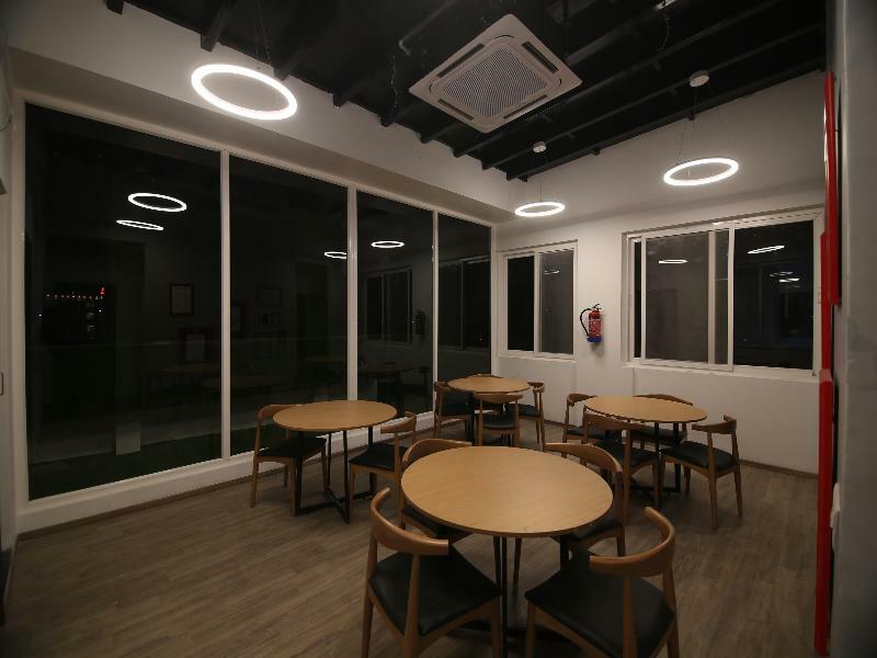 Townhouse Airport Road Hotel Yelahanka Exterior foto