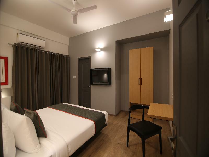 Townhouse Airport Road Hotel Yelahanka Exterior foto